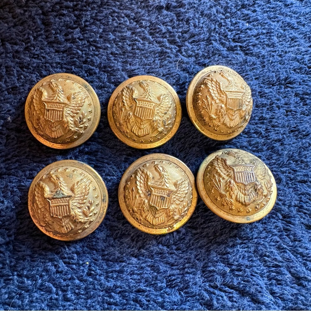 6 Matching 1870-1920 WWI US Army Eagle Brass Buttons Scovill Mfg. Co. Waterbury